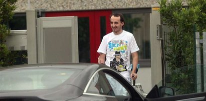 Kubica odrzucił kule i sam jeździ