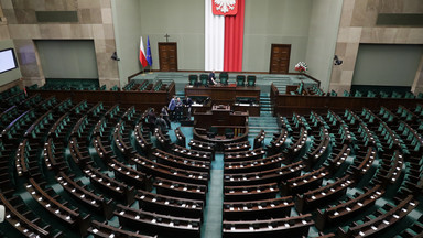 Gorący dzień w Sejmie. Kulisy zaprzysiężenia posłów i senatorów