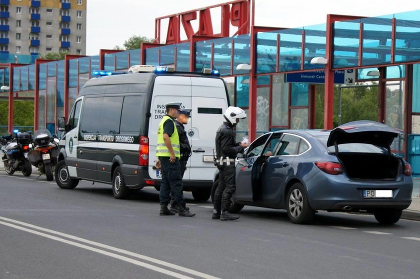 Wojna taksówkarzy z nielegalnymi przewoźnikami. Tak walczą w Poznaniu