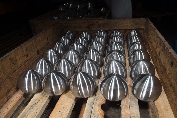 Produkcja sprzętu sportowego w firmie Polanik 
<br><br> fot. (gm/cat) PAP/Grzegorz Michałowski