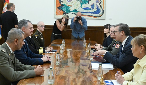 Aleksandar Vučić sastao se sa vrhovnim komandantom savezničkih snaga NATO u Evropi, generalom Aleksusom Grinkevičem