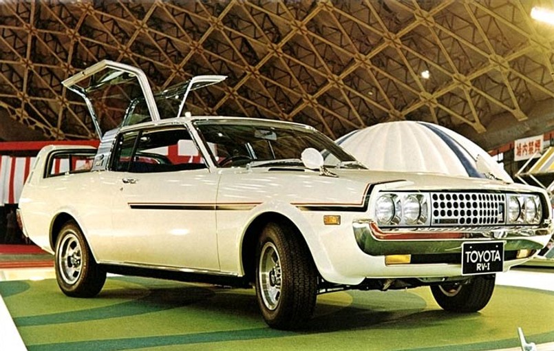 Jednym z nich był model celica liftback z 1973 r., który nazywano "japońskim mustangiem". Jego premierę poprzedziła prezentacja konceptu SV-1 na targach Tokyo Motor Show w 1971 roku. Towarzyszył jej pokaz modelu kombi o nazwie RV-1.