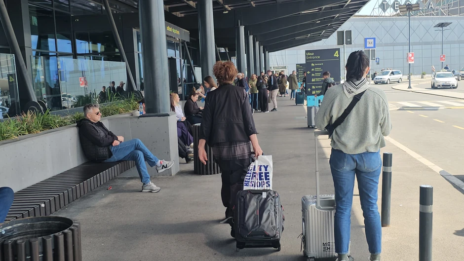 Goran Bregović na aerodromu