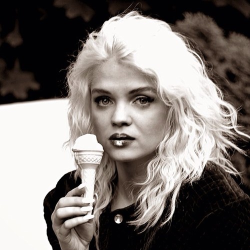 Margaret zapowiada 'Add The Blonde'