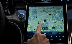 Mercedes inwestuje miliardy. Do Polski wjeżdża rewolucja