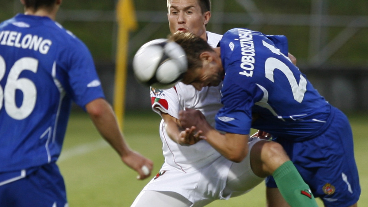 Wisła Kraków pokonała KGHM Zagłębie Lubin aż 4:1 w meczu 2. kolejki Ekstraklasy. Wojciech Łobodziński, który sławę piłkarską zdobywał właśnie w zespole z Lubina, w piątek był jednym z najlepszych zawodników w zespole "Białej Gwiazdy". - Wszystko ułożyło się po naszej myśli - powiedział po spotkaniu.