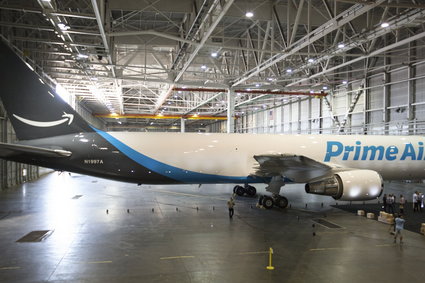 Amazon chce sam dostarczać towary klientom. Pokazał pierwszy samolot ze swoim logo