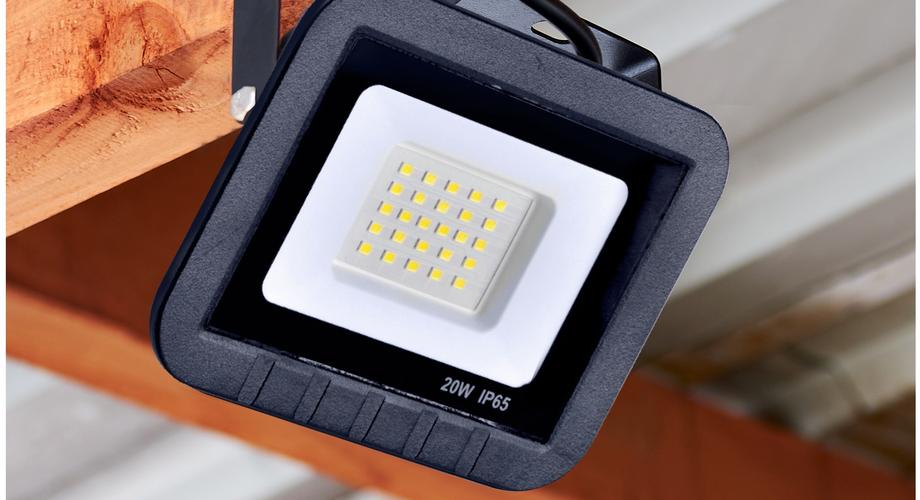 Naświetlacze LED w niskiej cenie — będzie jasno jak za dnia