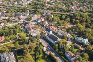 W klimacie letniska, w krainie podwarszawskich miast-ogrodów