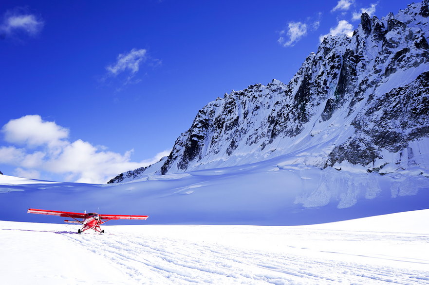 Spektakularne lądowanie w sercu Gór Alaska 