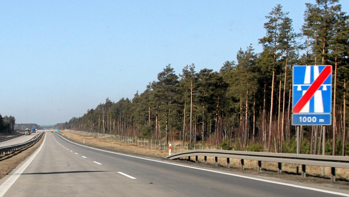 GDDKiA unieważniła przetarg na zaprojektowanie i wykonanie miejsc poboru opłat na odcinku autostrady A4 Wrocław–Sośnica - poinformowała Dyrekcja. Zamiast nich, wprowadzony zostanie bezbramkowy, elektroniczny pobór opłat jako docelowy dla całej sieci autostrad.