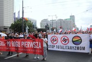 Uczestnicy Marszu Powstania Warszawskiego w 2021 r.