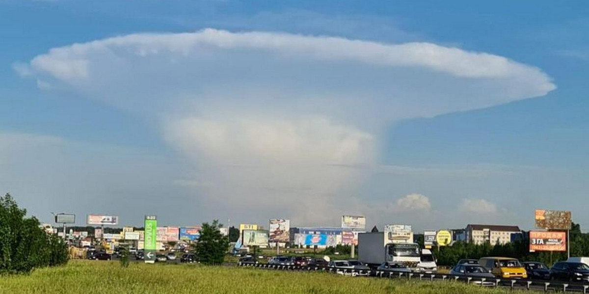 Gigantyczny grzyb na niebie w pobliżu Czarnobyla