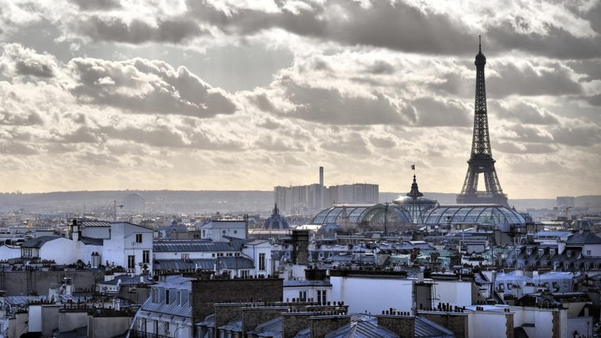 Francja: pijany mężczyzna strzelał z balkonu w Paryżu
