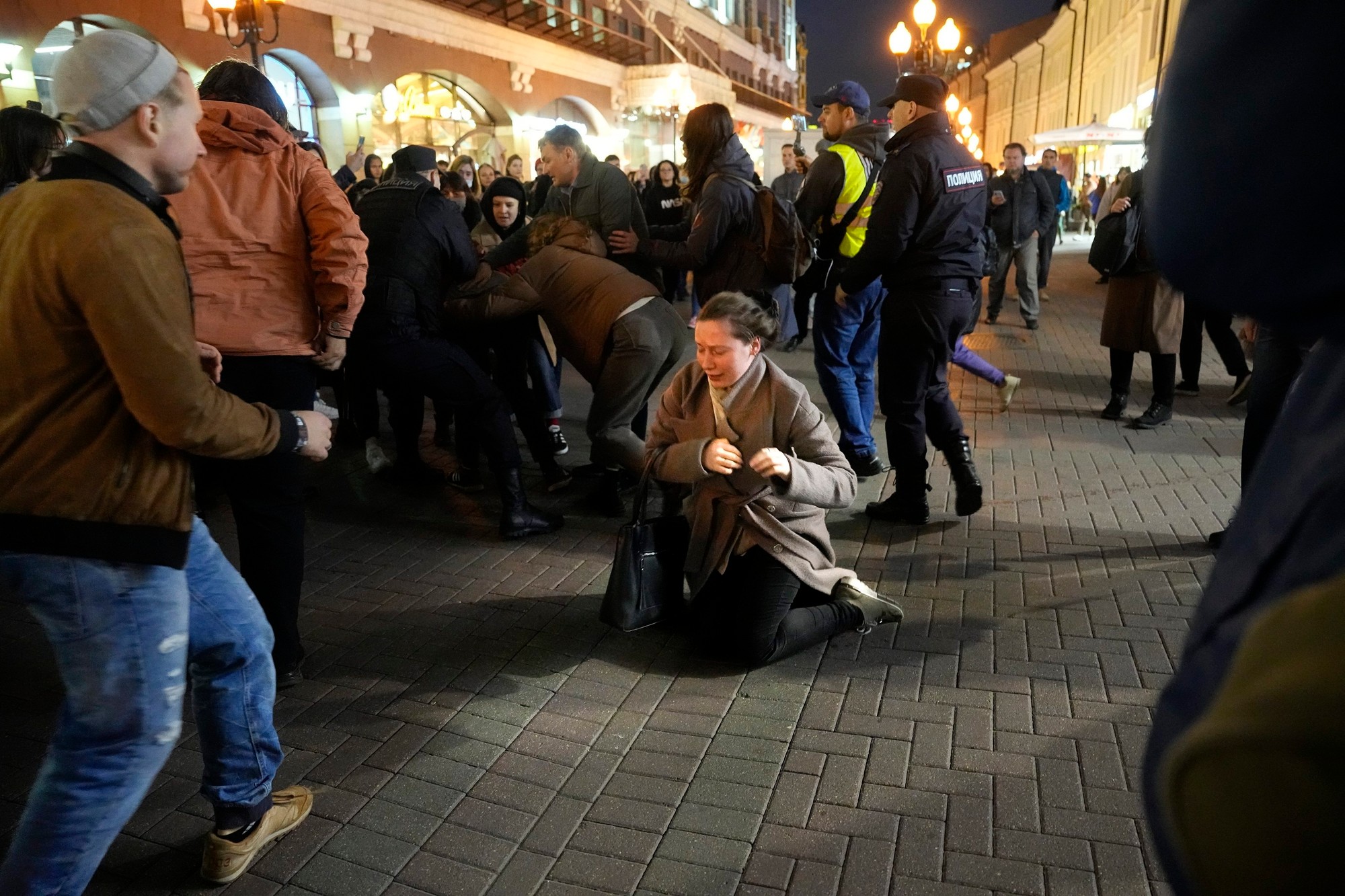Demonštrácie proti ohlásenej mobilizácii sa konali v najmenej 38 mestách Ruska.