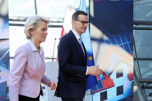 Konstancin-Jeziorna, 02.06.2022. Przewodnicząca Komisji Europejskiej Ursula von der Leyen oraz premier RP Mateusz Morawiecki przed wspólną konferencją prasową z okazji porozumienia w sprawie Krajowego Planu Odbudowy.