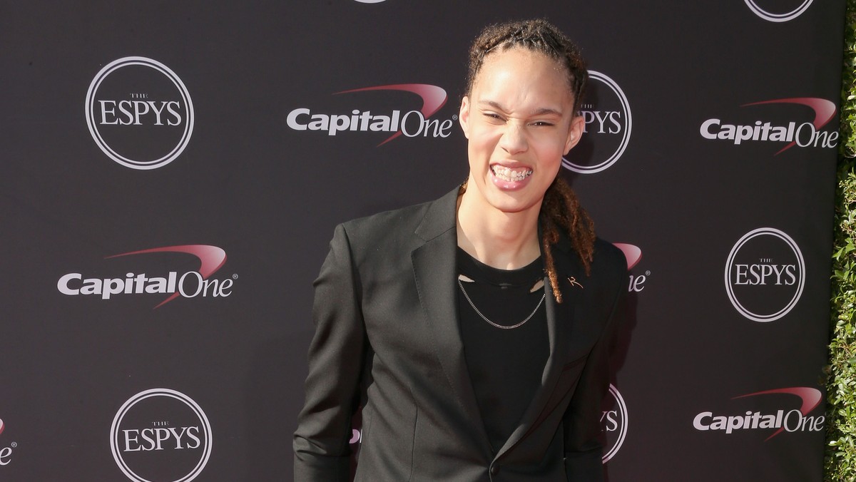 Brittney Griner, amerykańska koszykarka, zawodniczka Phoenix Mercury, wyznała, że nie dba o to, co ludzie myślą na temat jej ciała. Sportsmenka zdradziła, że kocha swoją sylwetkę.