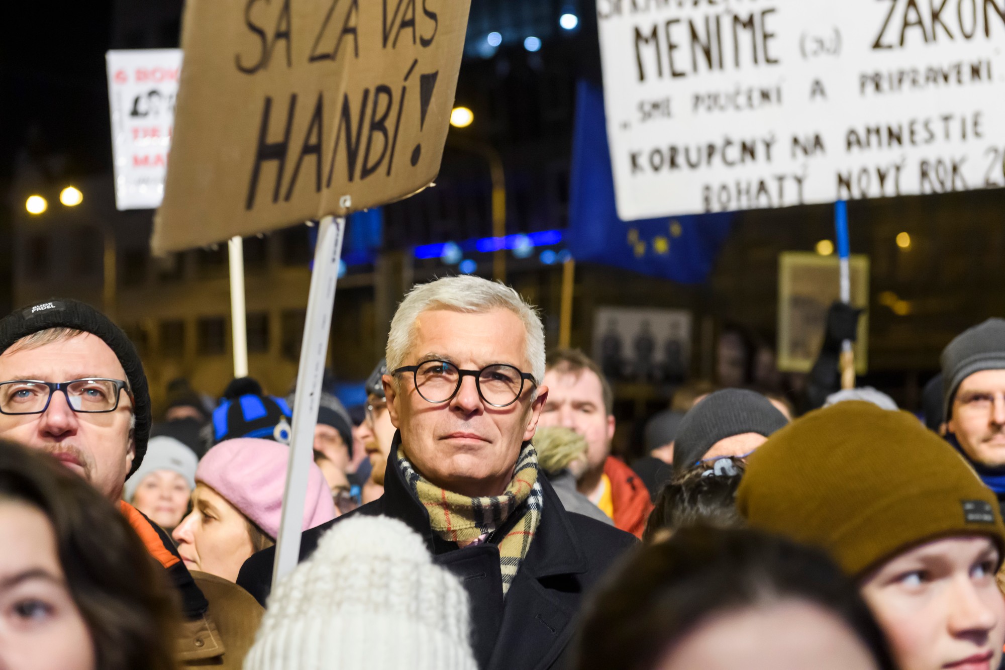 Premávka v Bratislave je dočasne uzavretá.