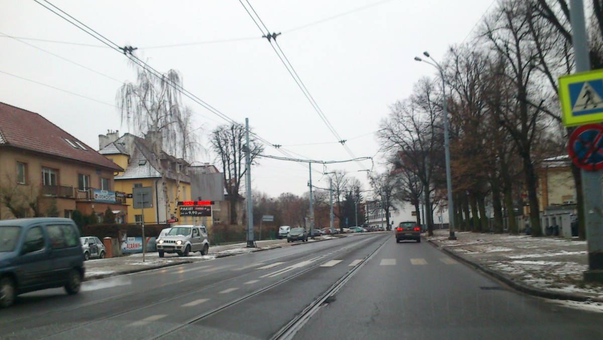 W ciągu ostatniego miesiąca na przejściu dla pieszych przy ul. Hallera w Gdańsku doszło do dwóch potrąceń pieszych. Na szczęście w obu przypadkach nie doszło do tragedii, jednak gdański ZDiZ wie o problemie i zastanawia się nad jego rozwiązaniem.