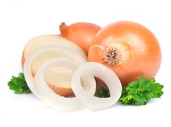 Pomaga leczyć nadciśnienie: CEBULA