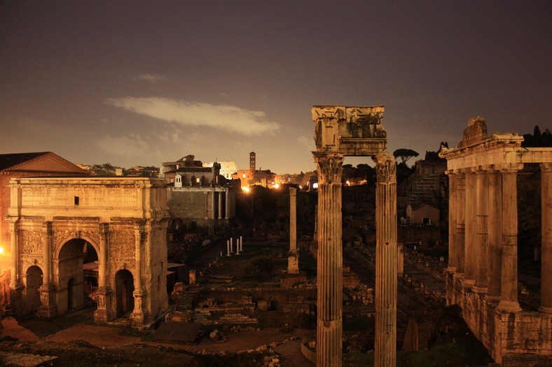 Rzym, Forum Romanum nocą