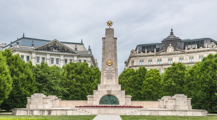 A budapesti Szabadság téren álló szovjet katonai emlékmű elbontását kezdeményező országgyűlési határozati javasaltot nyújt be a Jobbik/ Fotó: MTVA/ Faludi Imre