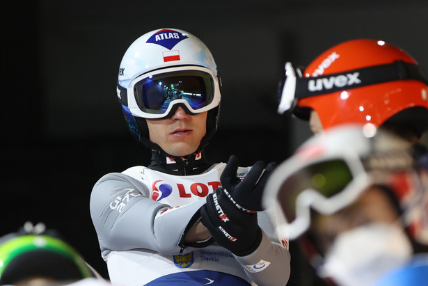 Polak Kamil Stoch podczas serii treningowej przed zawodami Pucharu Świata w skokach narciarskich w Wiśle