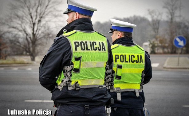 Z danych, które przedstawił poseł KO Tomasz Szymański, wynika, że ze służby na początku tego roku odeszło 7,5 tys. policjantów.