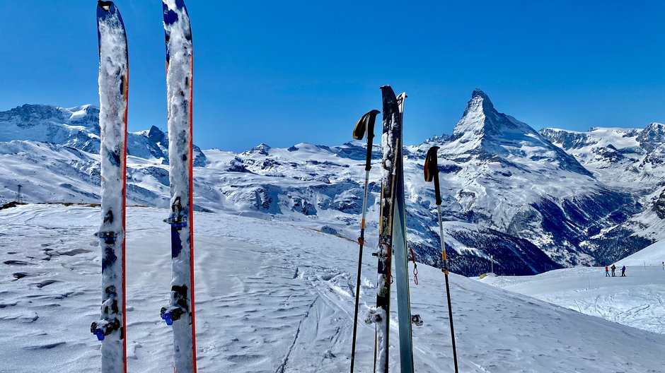 W drodze na Rothhorn z widokiem na Matterhorn. Zermatt, Szwajcaria