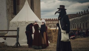 Doktorima je maska u vidu dugačkog kljuna služila kao primitivni respirator i zaštita