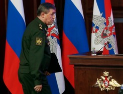 Gen. Gierasimow wielkim nieobecnym na paradzie w Moskwie. 'Wojskowi tej rangi...'