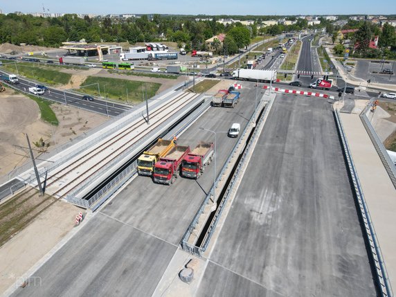 Na wiaduktach nad ul. Lechicką przeprowadzono próby obciążeniowe fot. PIM