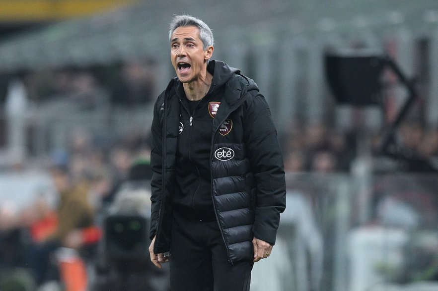 Paulo Sousa obecnie trenuje US Salernitanę, czyli zespół Krzysztofa Piątka. 