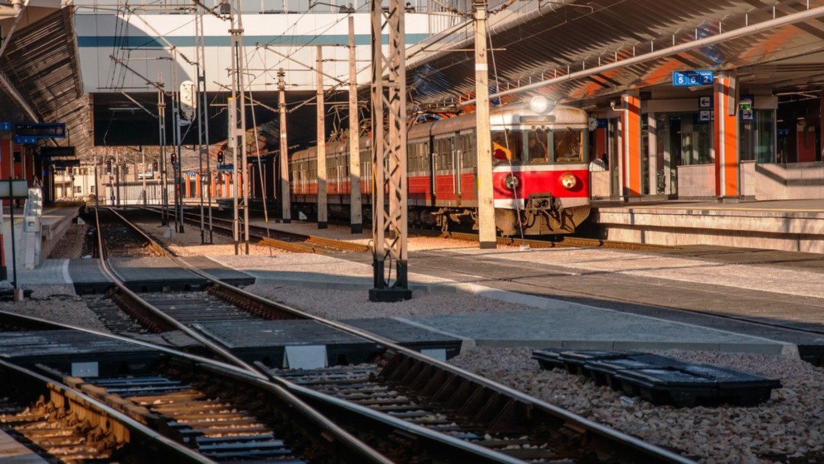 W tym roku urząd zleci opracowanie studium wykonalności dla Szybkiej Kolei Aglomeracyjnej na terenie Krakowa. Ma to być dokument uzupełniający do już realizowanego przez władze województwa małopolskiego razem z krakowskim magistratem projektu SKA.