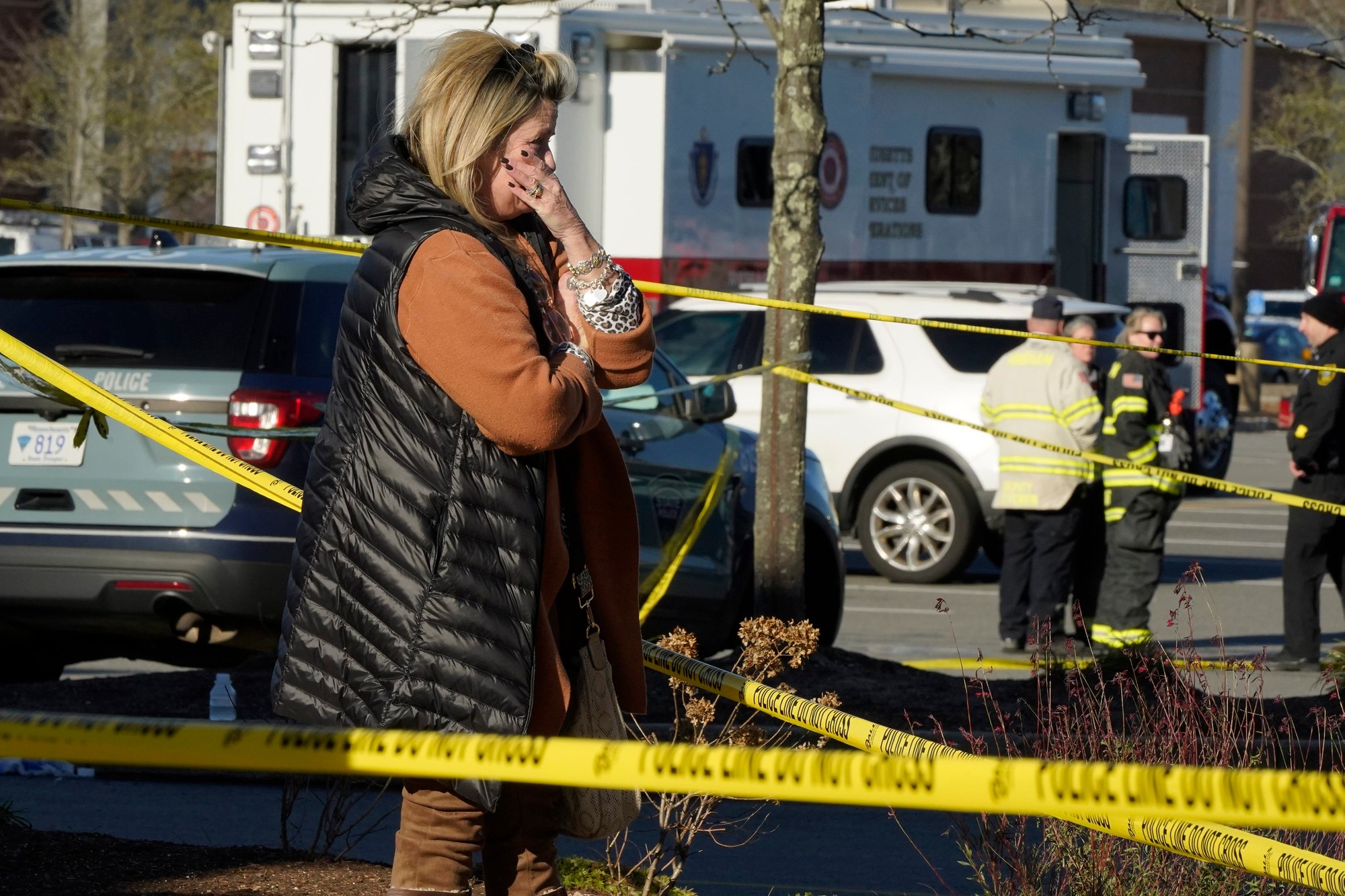 Polícia incident v meste Hingham aktuálne vyšetruje, ale zatiaľ neuviedla, či išlo o nehodu. 