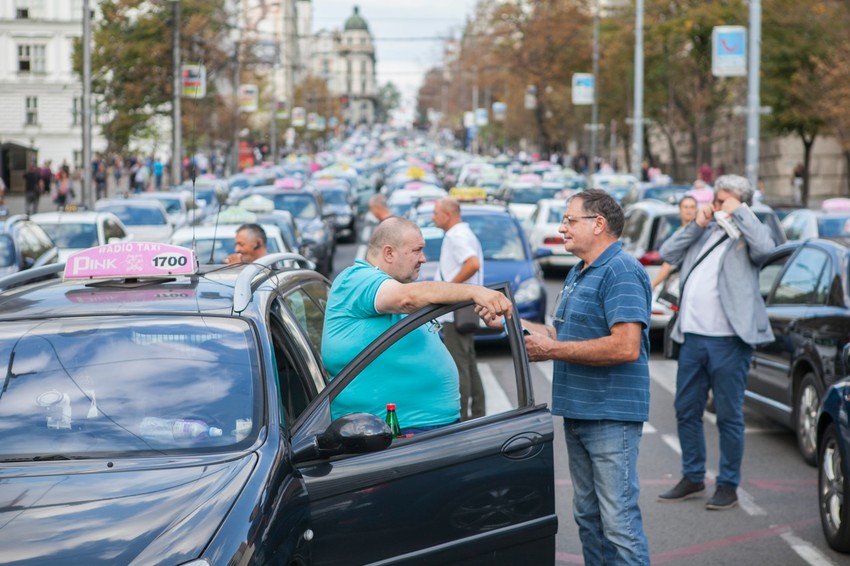 Građani se često žale da ne mogu dobiti taksi vozilo