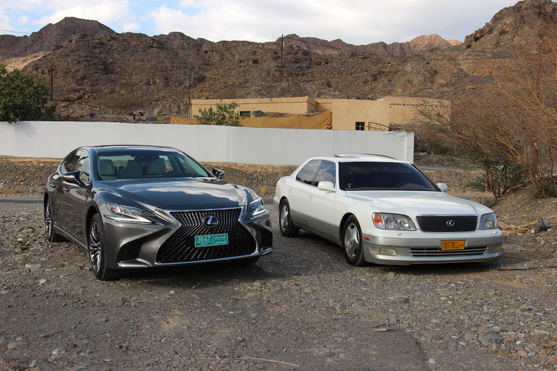 Lexus LS 500h i LS 400 pierwszej generacji 