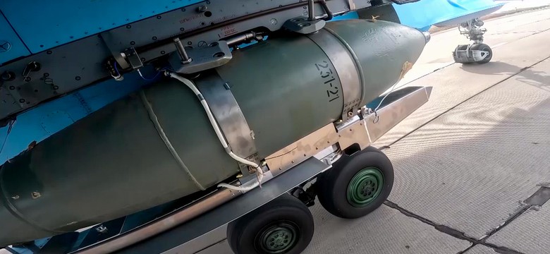 Rosja zrzuca "żeliwo", czyli najcięższe bomby burzące z arsenału ZSRR. Ważą od 500 kg do 1,5 tony. Ekspert: Putin chce zrównać Ukrainę z ziemią