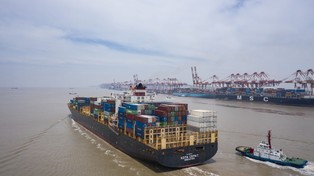 Spada globalny popyt na towary z Chin. Pekin: To zagrożenie dla naszego handlu