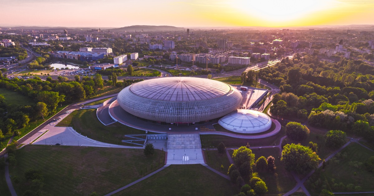 Turysta pod krawatem rządzi w Krakowie. Miasto wygrało z całą Europą