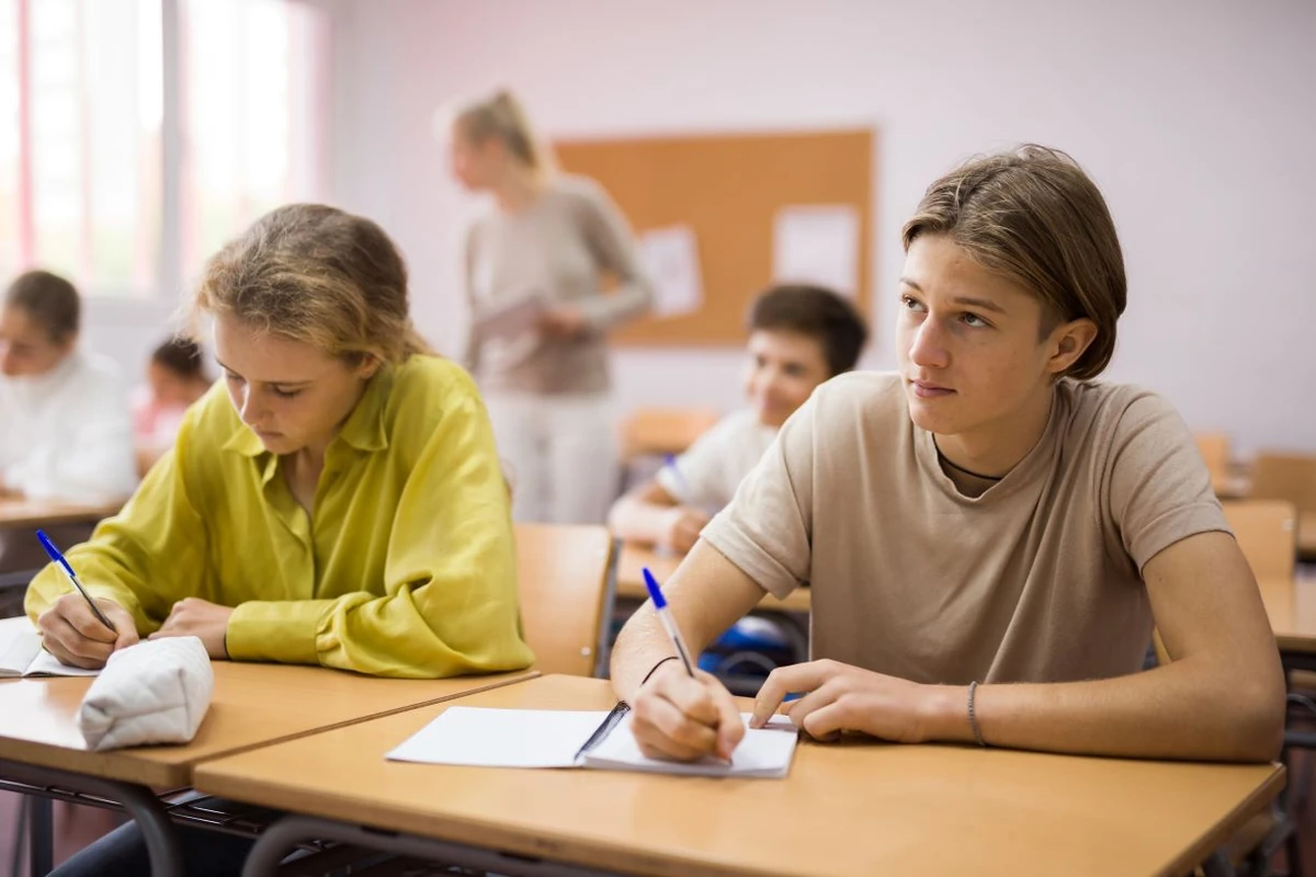 Teraz lekcje w szkołach tylko od poniedziałku do czwartku? Czterodniowy tydzień pracy dla nauczycieli to tylko cztery dni nauki dla uczniów?