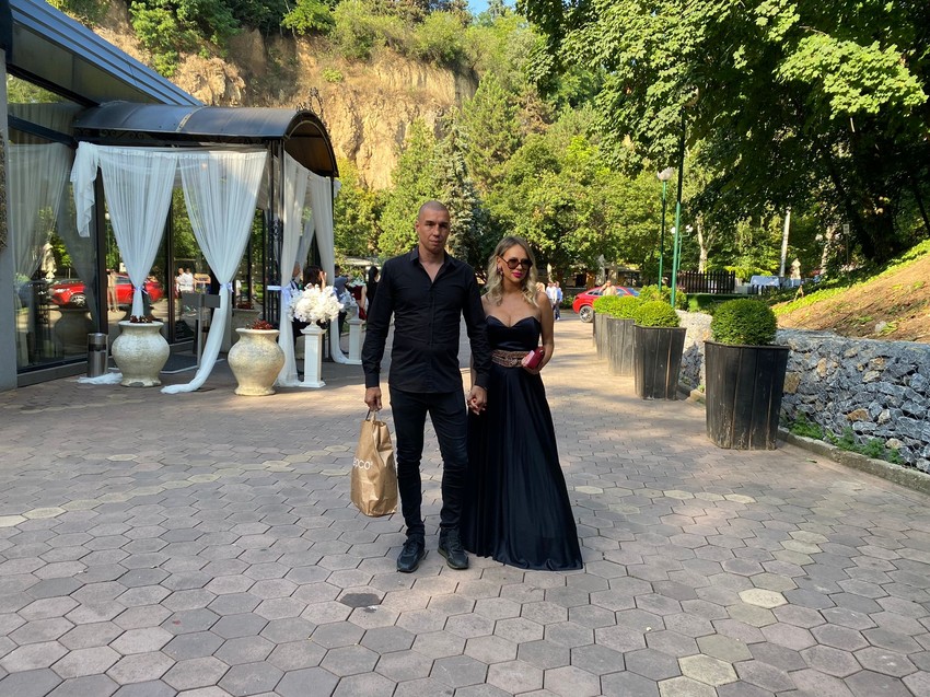 Marko Nikolić sa suprugom na venčanju Marije Mikić