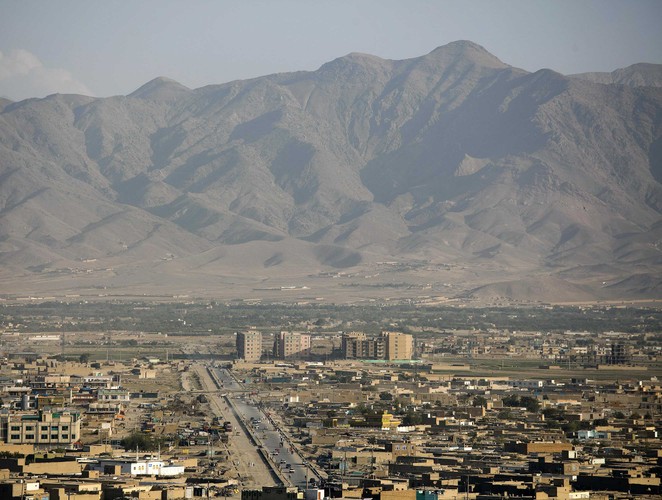 PKB Afganistanu zaczęło gwałtownie rosnąć od momentu, gdy znalazł się pod kuratelą USA. Kraj jest rozwijany w dużej mierze za pomocą kapitału, będącego międzynarodowym wsparciem. PKB na osobę wynosi tam 1100 dol. Wydobycie surowców naturalnych jest umiarkowane, jedynie w przypadku gazu ziemnego i surowców budowlanych (na przykład lazurytu) są to znaczące ilości.