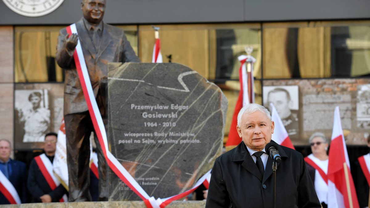 Przemysław Gosiewski był najbardziej niezwykłym człowiekiem, jakiego w życiu spotkałem, ogromnie utalentowanym, niezwykle użytecznym w rządzie - powiedział w niedzielę prezes PiS Jarosław Kaczyński podczas uroczystego odsłonięcia pomnika śp. Przemysława Gosiewskiego w Kielcach. List do uczestników uroczystości przesłał także prezydent Andrzej Duda.