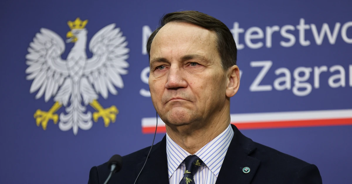 Radosław Sikorski o ataku na Polski konsulat. "Komuś nie podoba się, iż nasza polityka jest skuteczna"