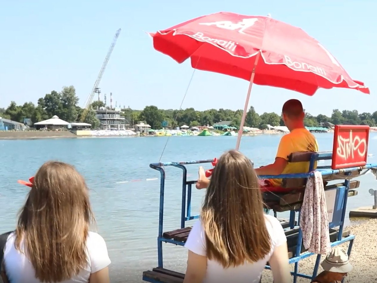 Dieser Retter von Ada erledigte seine Arbeit unter der riesigen Sonne, und dann passierte ihm etwas Unerwartetes