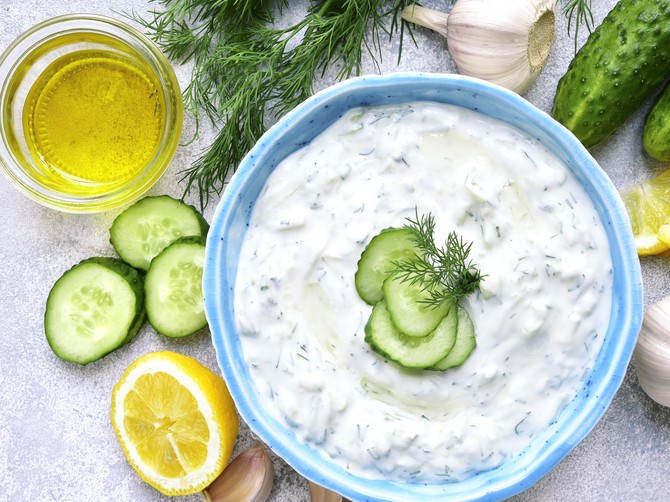 Tzatziki sa ovim sastojkom postaje još bolji: Recept za sos koji osvežava i rashlađuje