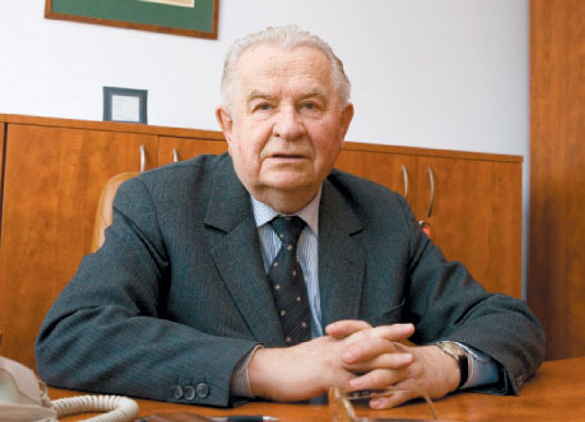 Roman Głowacki, profesor zwyczajny, dr hab., dyrektor Centrum Kształcenia Menedżerów przy Wydziale Zarządzania Uniwersytetu Warszawskiego