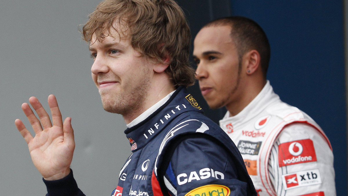 Na inaugurację sezonu Formuły 1 Sebastian Vettel okazał się bezkonkurencyjny, wygrywając Grand Prix Australii z przewagą 22 sekund nad Lewisem Hamiltonem. Brytyjczyk oskarża kierowcę Red Bulla o oszustwo - czytamy w "Super Expressie".
