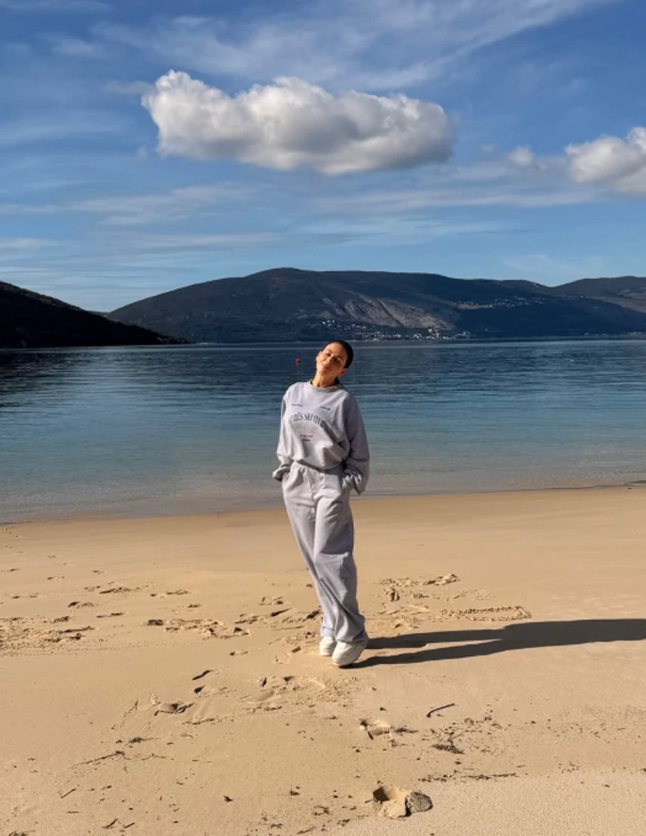 Ana Sević sa porodicom na odmoru 